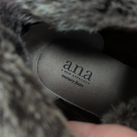 NIB Women's Brown Fur-Lined Ankle Boots - Picture 3 of 11